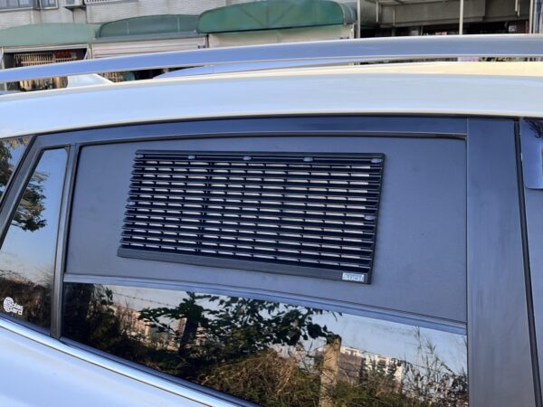 404217995_1292929231371314_8287326945652249655_n 【LiCH】A177 客製雷切窗板+防雨百葉窗+三排風裝置 車泊排風用 可依不同車款製作 窗形完全吻合 免DIY裁切窗板